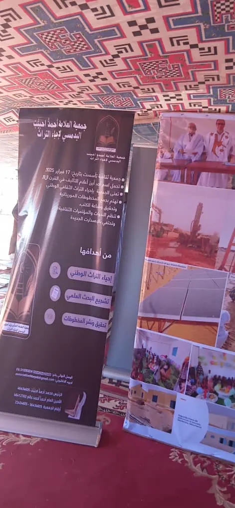 ركنُ المعرض: اللافتة ونماذجُ من الإنتاج الثقافي والفكري لليدمسيين.